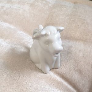 Tiny cow creamer jar